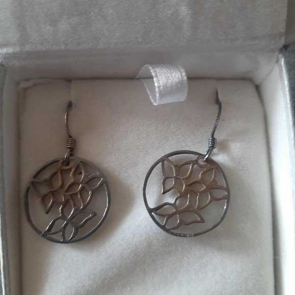 Freya Silver & Gold Leaf Earrings 🎉 $5 Finds – Clearance Section 🎉 - Picture 1 of 4